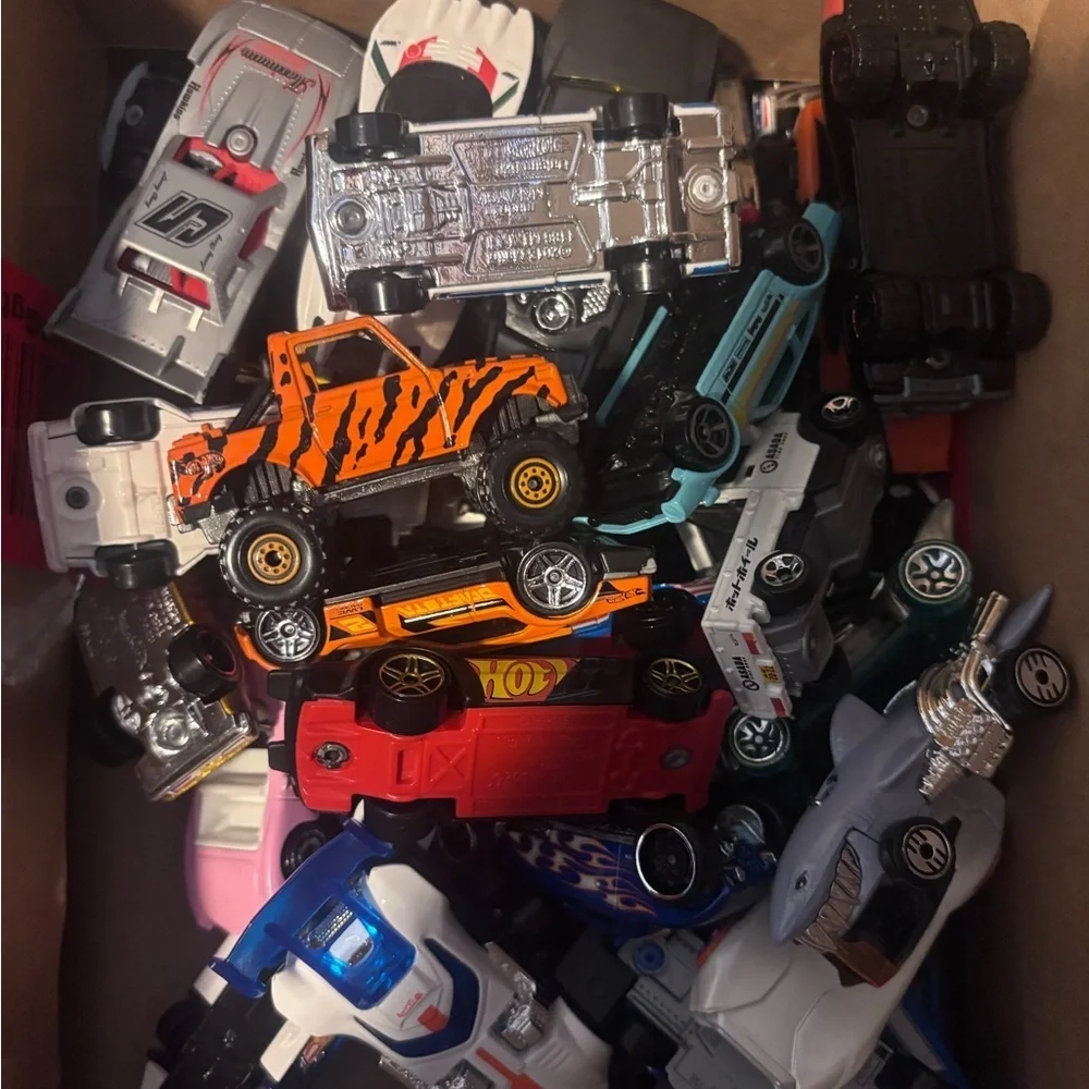 lot of 35 loose pre owned and played with hot wheels cars will not split